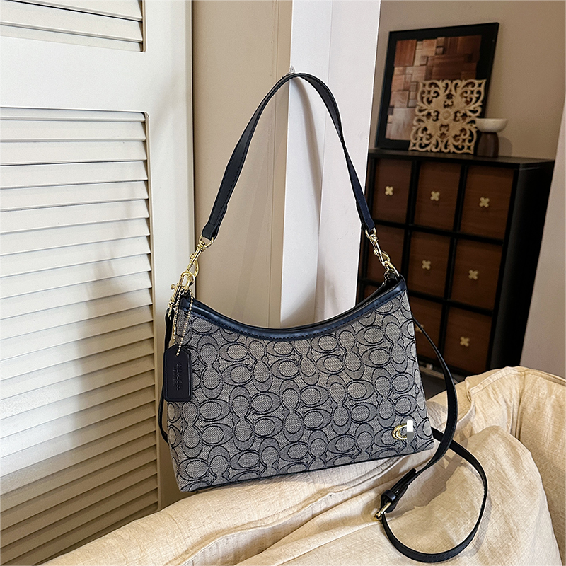 Modern Chic All-Season PU/Artificial Leather/Microfiber Leather Women's Handbags Other Bags | Color: Grey | Image 1
