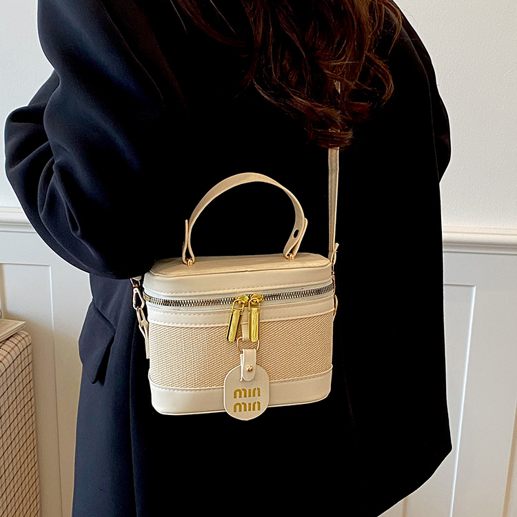 Modern Chic All-Season PU/Artificial Leather/Microfiber Leather Women's Crossbody Bags Bucket Bags | Color: White | Image 3