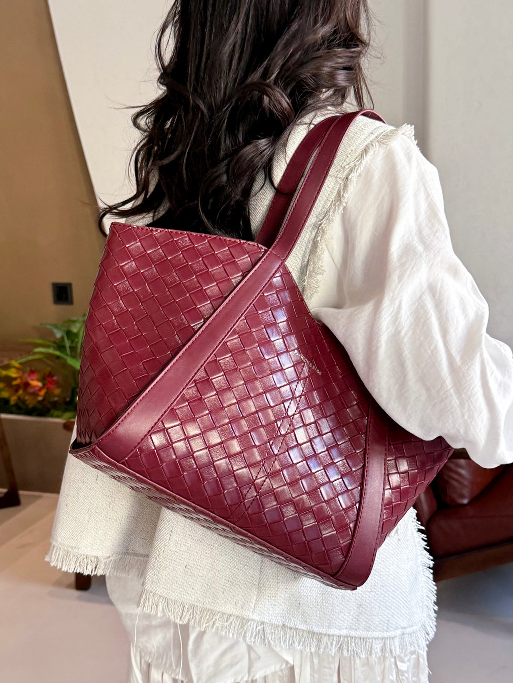 Modern Chic All-Season PU/Artificial Leather/Microfiber Leather Women's Shoulder Bags Tote Bags | Color: Deep Red | Image 1