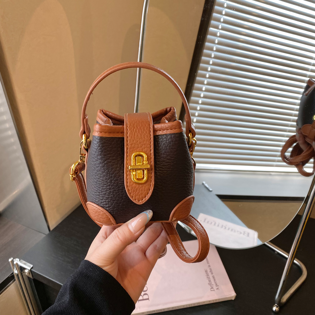 Modern Chic All-Season PU/Artificial Leather/Microfiber Leather Women's Handbags Other Bags | Color: Style 3 | Image 1