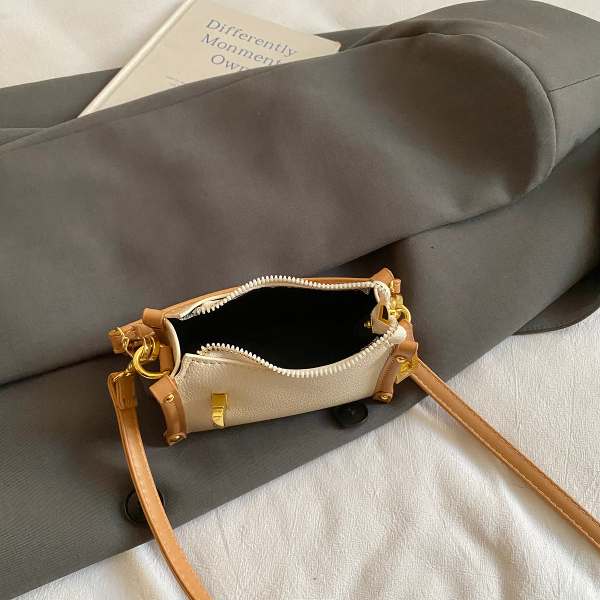 Modern Chic All-Season PU/Artificial Leather/Microfiber Leather Women's Handbags Other Bags | Color: Style 2 | Image 2