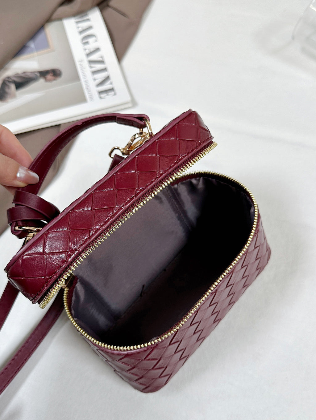 Modern Chic All-Season PU/Artificial Leather/Microfiber Leather Women's Crossbody Bags Box Bags | Color: Deep Red | Image 3