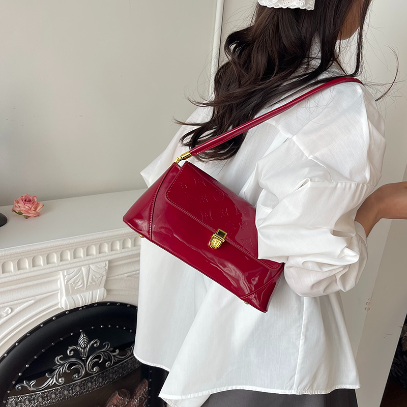 Modern Chic All-Season Patent Leather/Glossy Women's Shoulder Bags Underarm Bags | Color: Red | Image 1