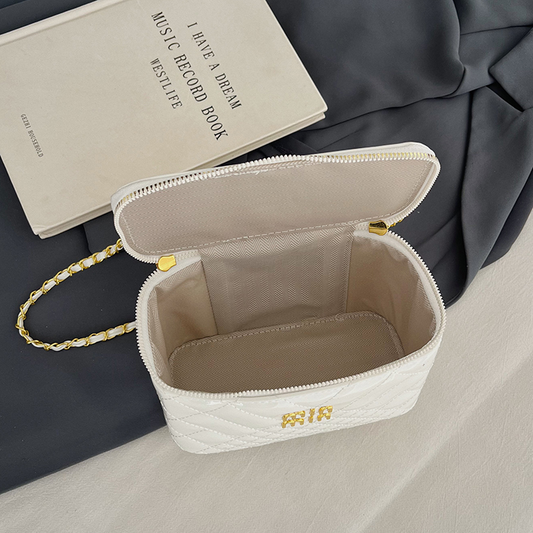 Modern Chic All-Season PU/Artificial Leather/Microfiber Leather Women's Crossbody Bags Box Bags | Color: White | Image 3