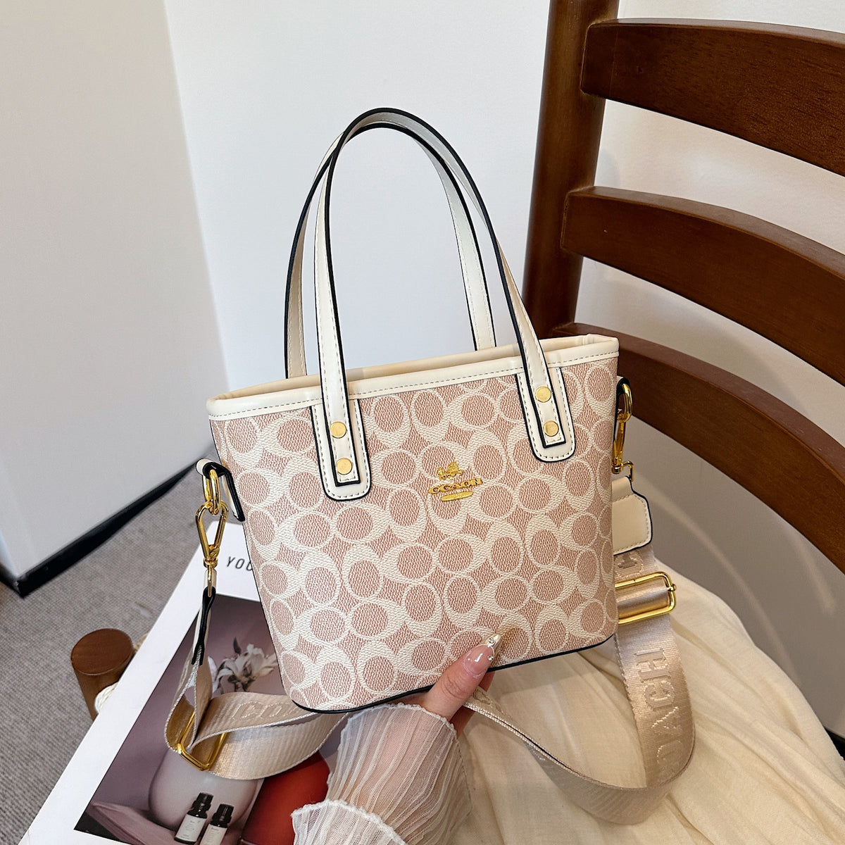 Modern Chic All-Season PU/Artificial Leather/Microfiber Leather Women's Crossbody Bags Other Bags | Color: White | Image 3