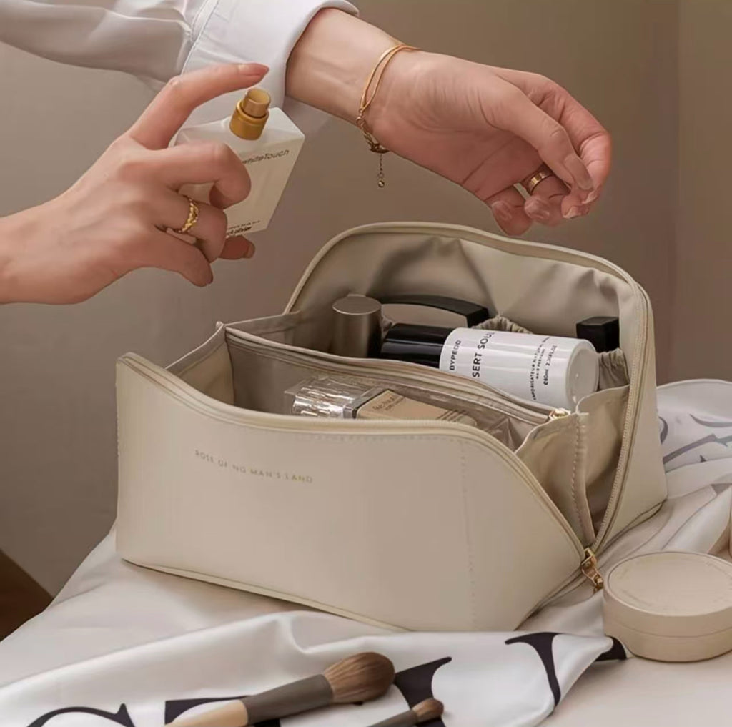 Modern Chic Women's Cosmetic Bag Cosmetic Bag | Color: Style 1 | Image 2