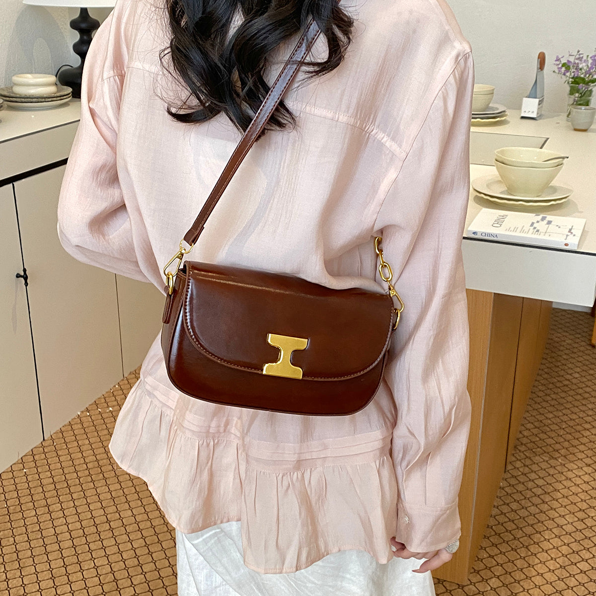Modern Chic All-Season PU/Artificial Leather/Microfiber Leather Women's Shoulder Bags Other Bags | Color: Brown | Image 3