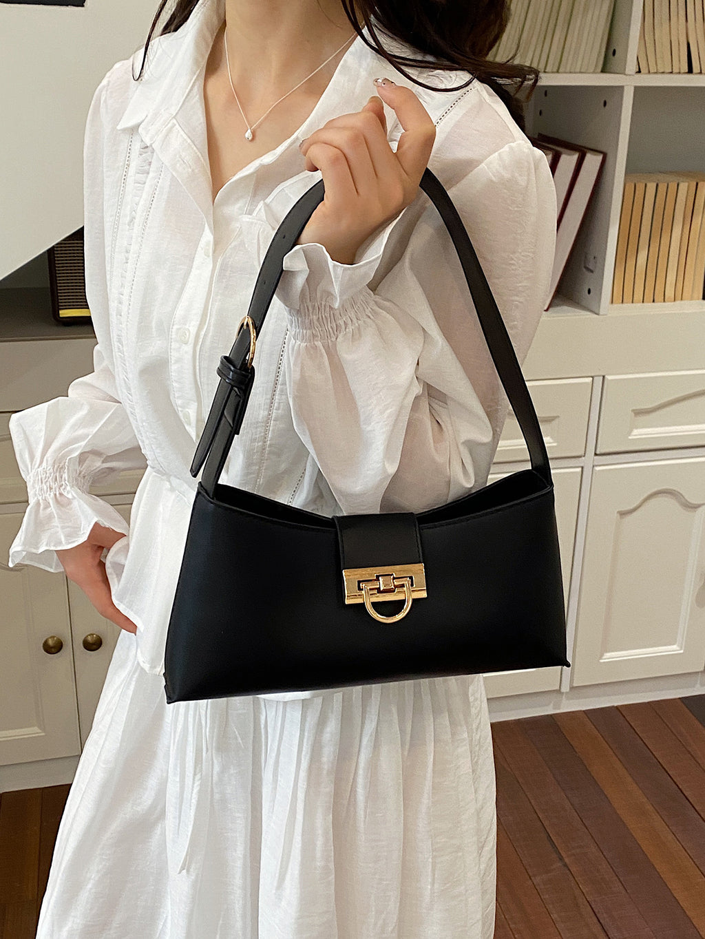 Modern Chic All-Season PU/Artificial Leather/Microfiber Leather Women's Handbags Other Bags | Color: Black | Image 3