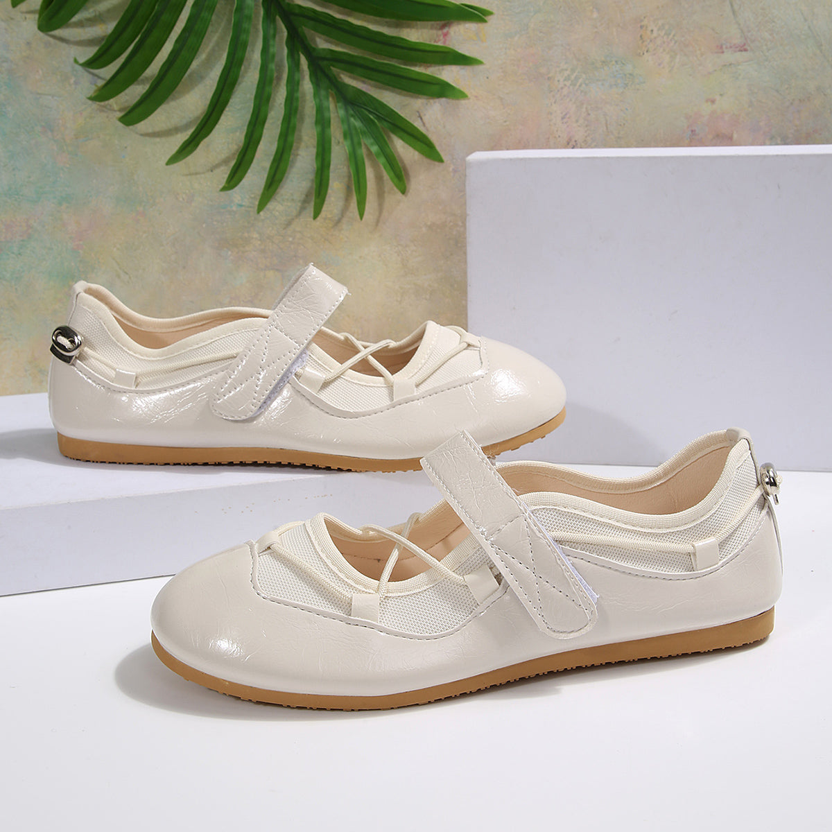 Modern Chic All-Season PU/Artificial Leather/Microfiber Leather Women's Flat Shoes | Color: Beige | Image 2