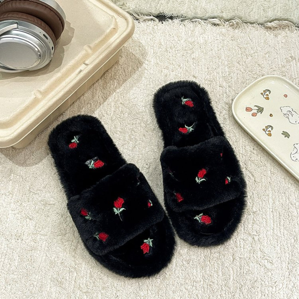 Modern Chic All-Season Cloth / Textile Women's Home Slippers | Color: Black | Image 2