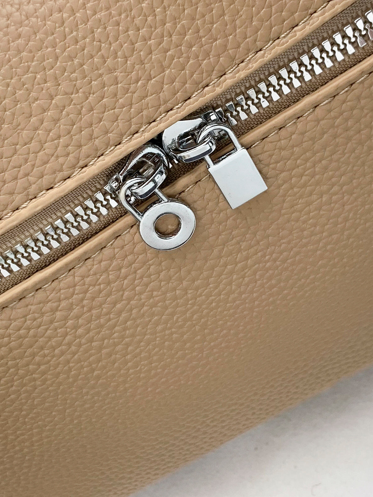 Modern Chic All-Season PU/Artificial Leather/Microfiber Leather Women's Crossbody Bags Box Bags | Color: Khaki | Image 3