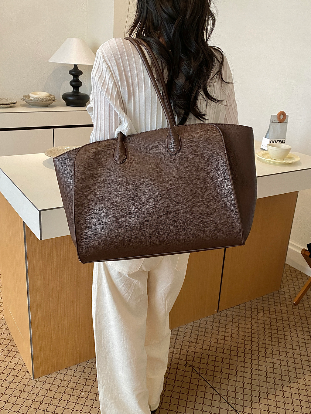 Modern Chic All-Season PU/Artificial Leather/Microfiber Leather Women's Shoulder Bags Tote Bags | Color: Coffee | Image 1