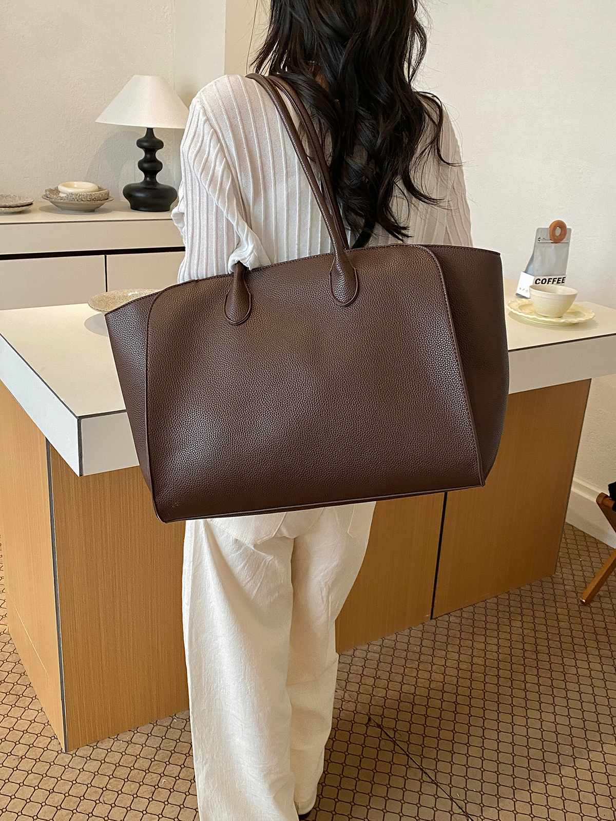 Modern Chic All-Season PU/Artificial Leather/Microfiber Leather Women's Shoulder Bags Tote Bags | Color: Coffee | Image 1