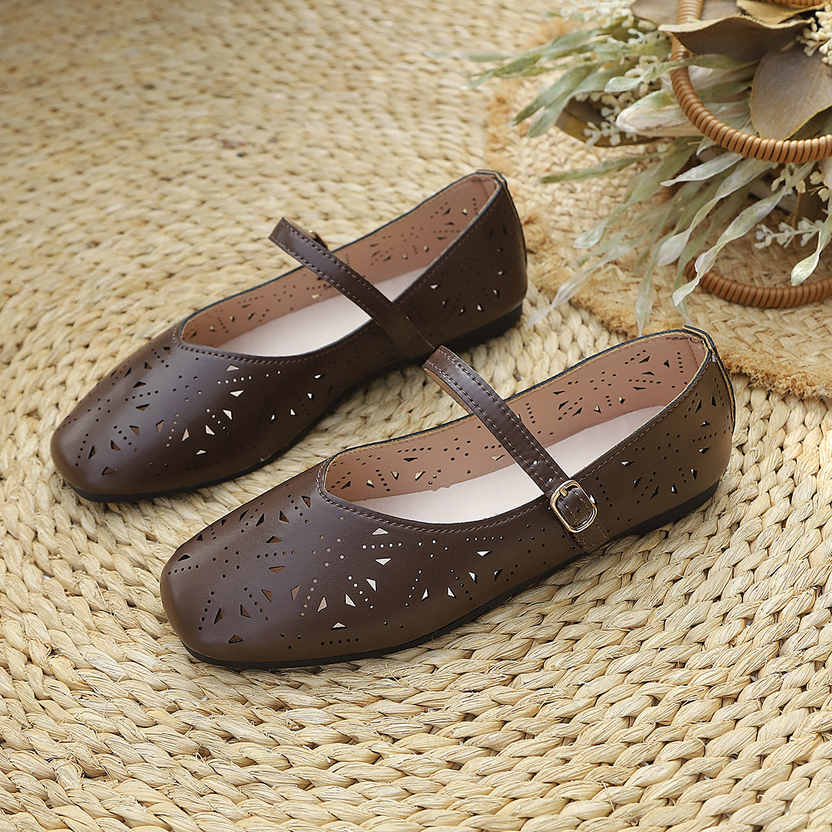 Modern Chic All-Season PU/Artificial Leather/Microfiber Leather Women's Flat Shoes | Color: Brown | Image 2