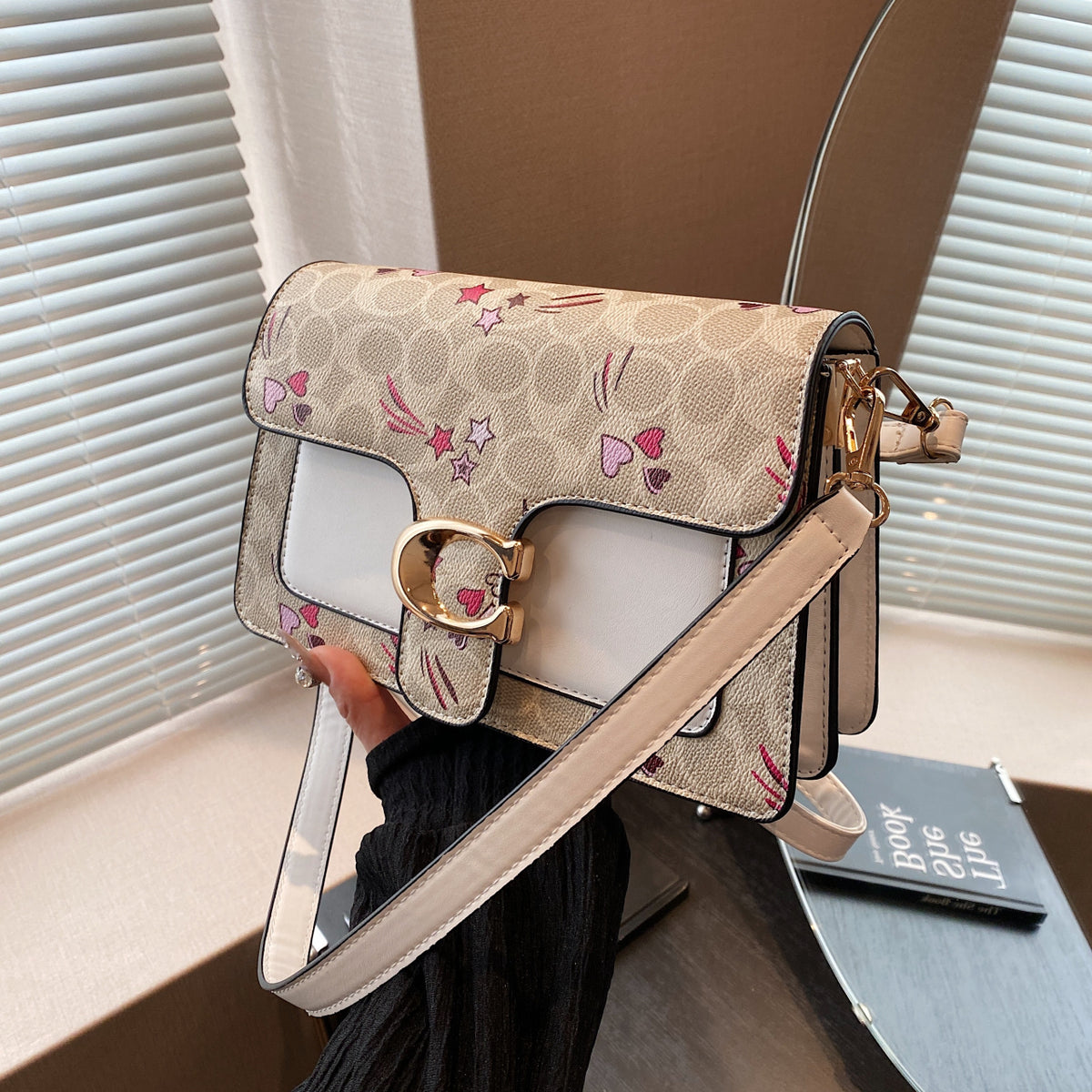 Modern Chic All-Season PU/Artificial Leather/Microfiber Leather Women's Shoulder Bags Other Bags | Color: White | Image 3