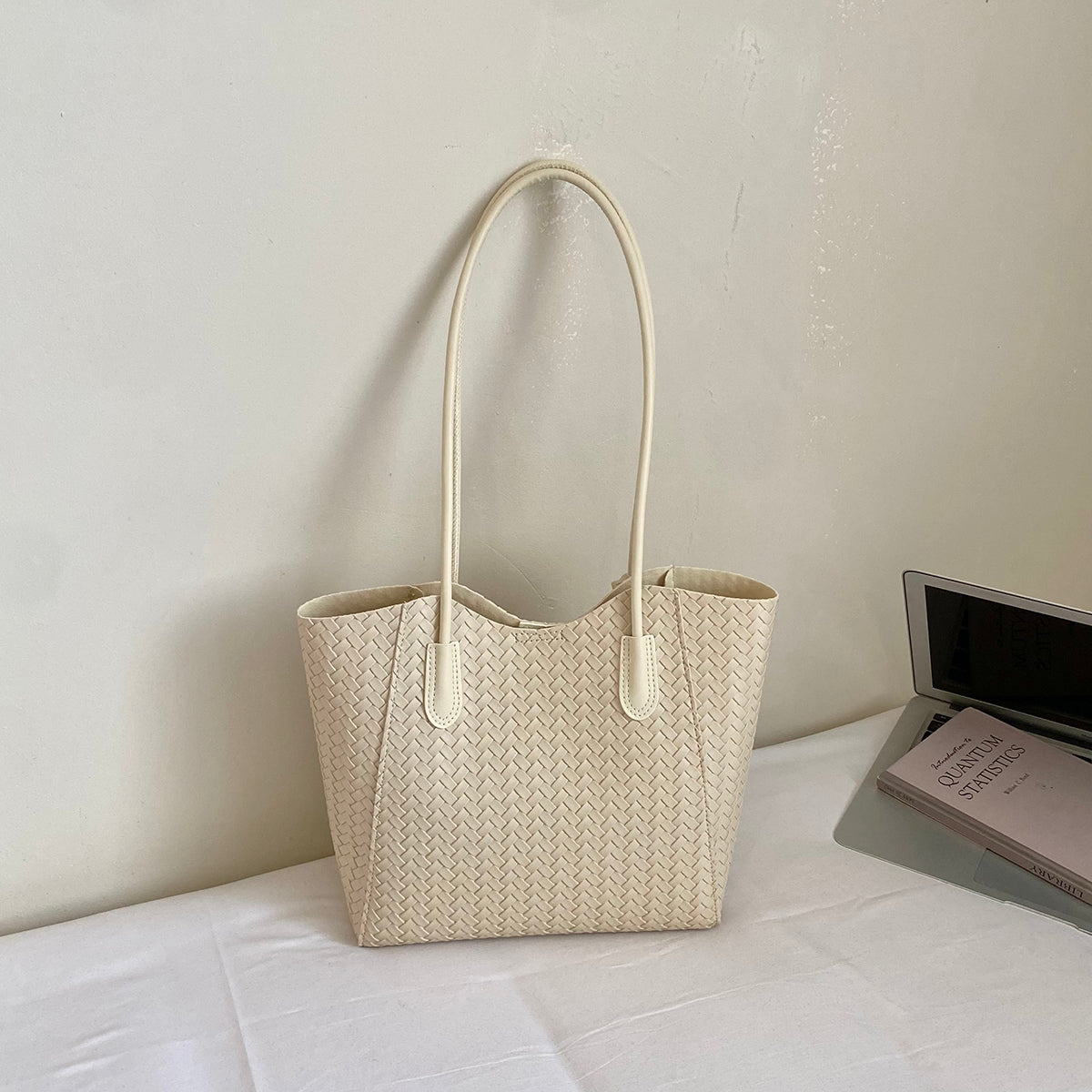 Trendy All-Season PU/Artificial Leather/Microfiber Leather Women's Handbags Tote Bags | Color: White | Image 3